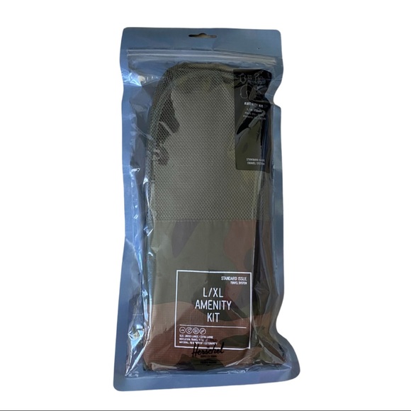 NIP Herschel Camouflage Amenity Travel Kit - Picture 2 of 3